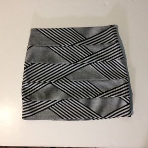 Windsor woman’s M mini skirt black/ white